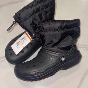 CROCS NWT Size 7 Black Classic Lined Neo Boots